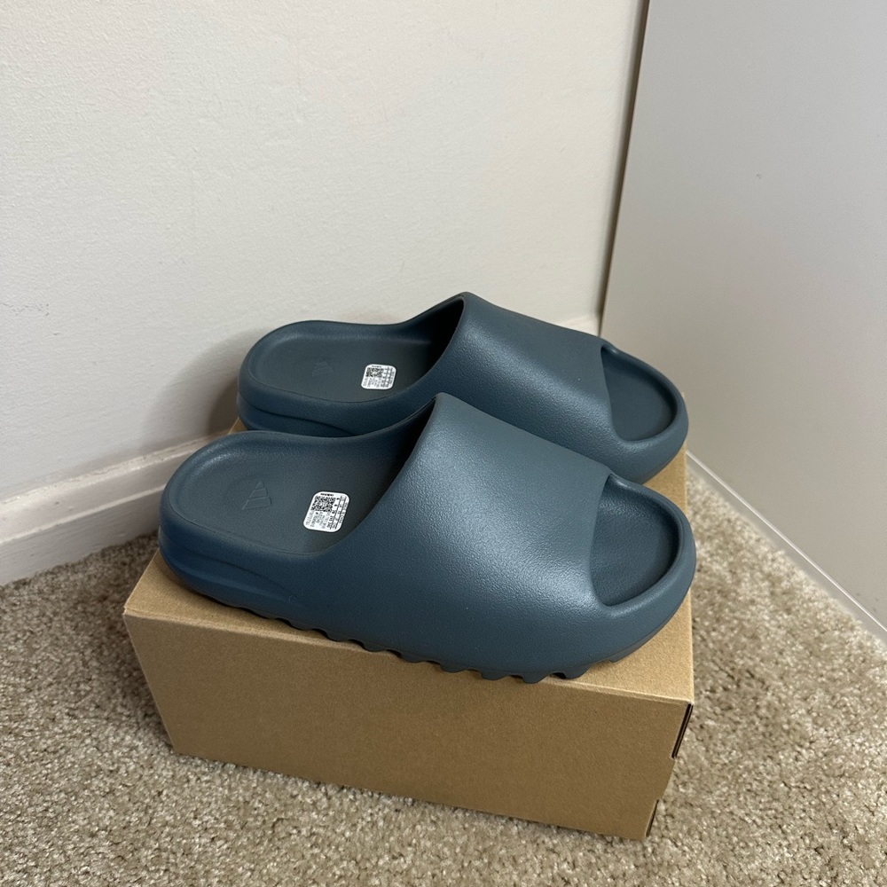 Slate Marine Yeezy Slide Size 6M Brand New